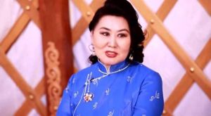 Ардын жүжигчин Ш.Чимэдцэеэ автын осолд ороод хэвтэрт байна